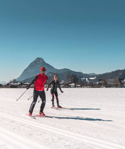 Langläufer im Skiurlaub in Tirol