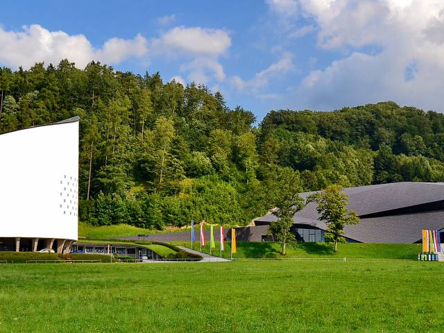 Außenansicht Passionsspielhaus und Festspielhaus Erl