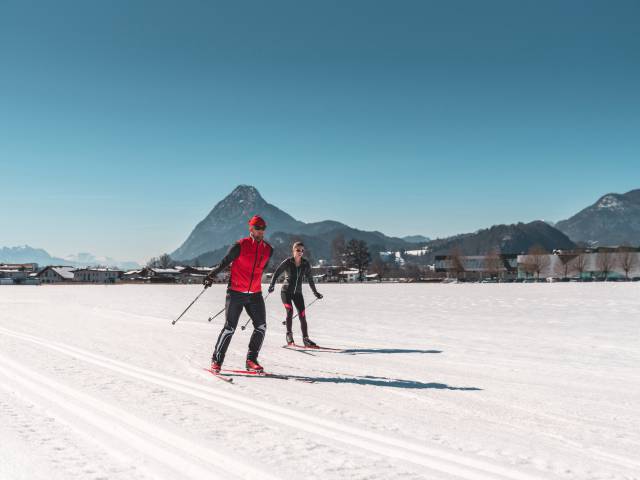 Langläufer im Skiurlaub in Tirol