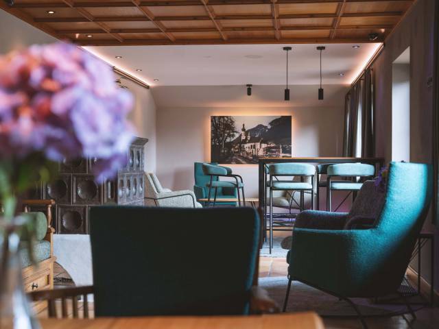 Kirchdachlounge innen im Posthotel Erlerwirt