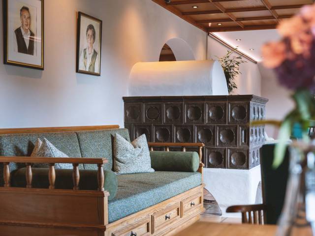 Kirchdachlounge innen im Posthotel Erlerwirt