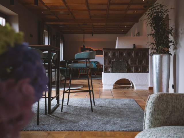 Kirchdachlounge innen im Posthotel Erlerwirt