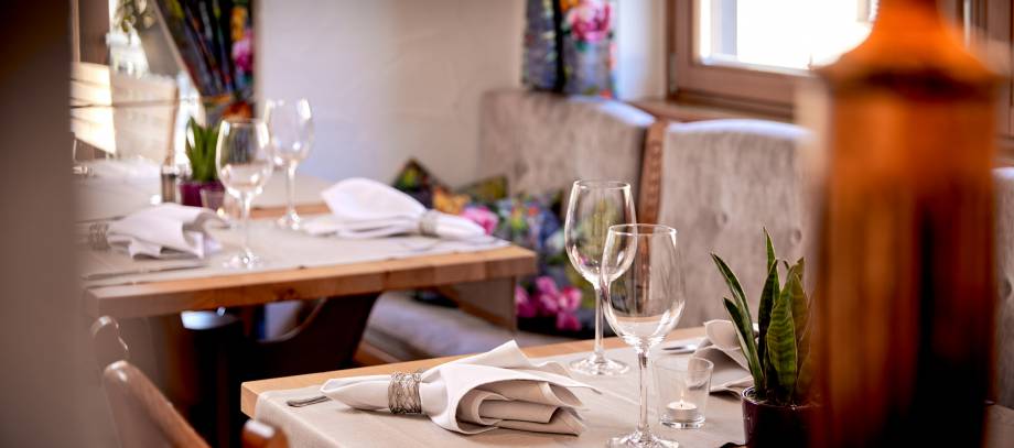 Gedeckte Tische im Posthotel Erlerwirt