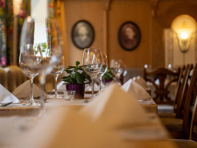 Gedeckter Tisch im Restaurant des Posthotel Erlerwirt