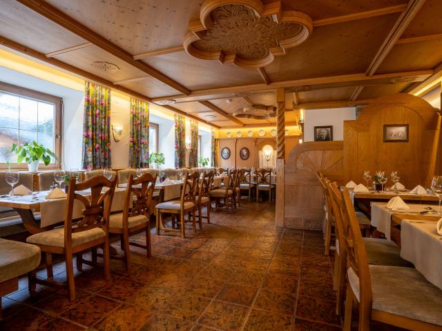 Innenansicht des Restaurants im Posthotel Erlerwirt