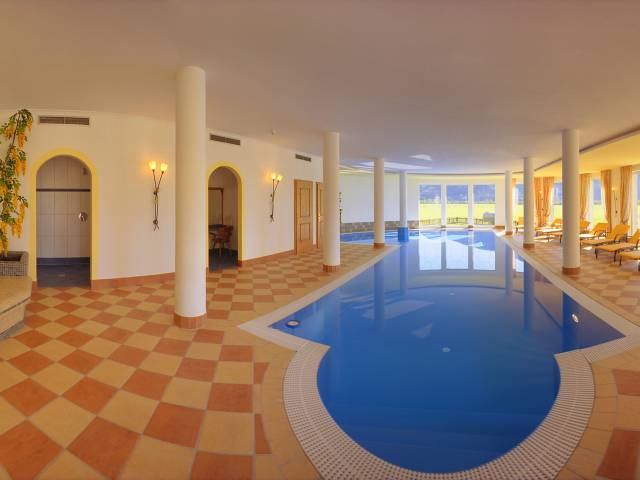 Panoramablick des Schwimmbads im Posthotel Erlerwirt