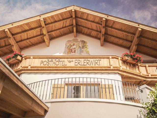 Außenansicht des Posthotel Erlerwirt in Erl