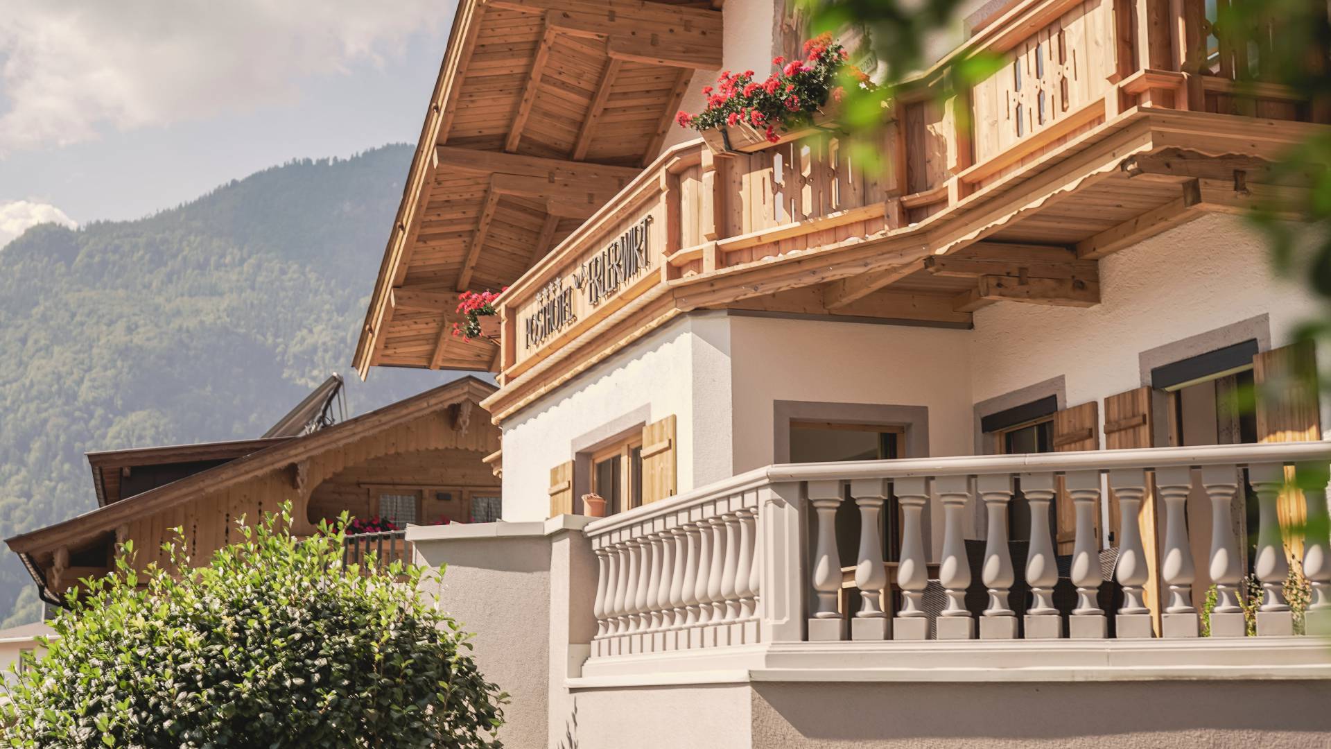 Haupteingang des Posthotel Erlerwirt