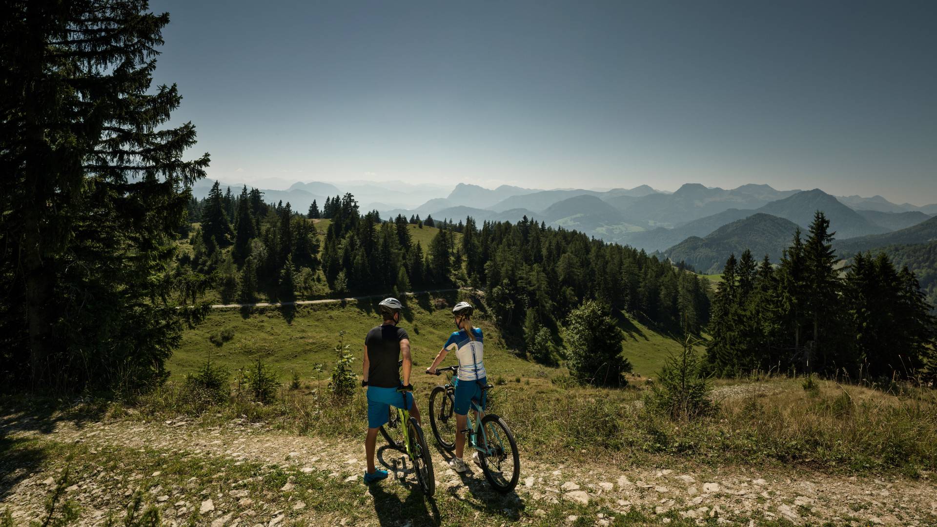 Mountainbiker in den Tiroler Alpen