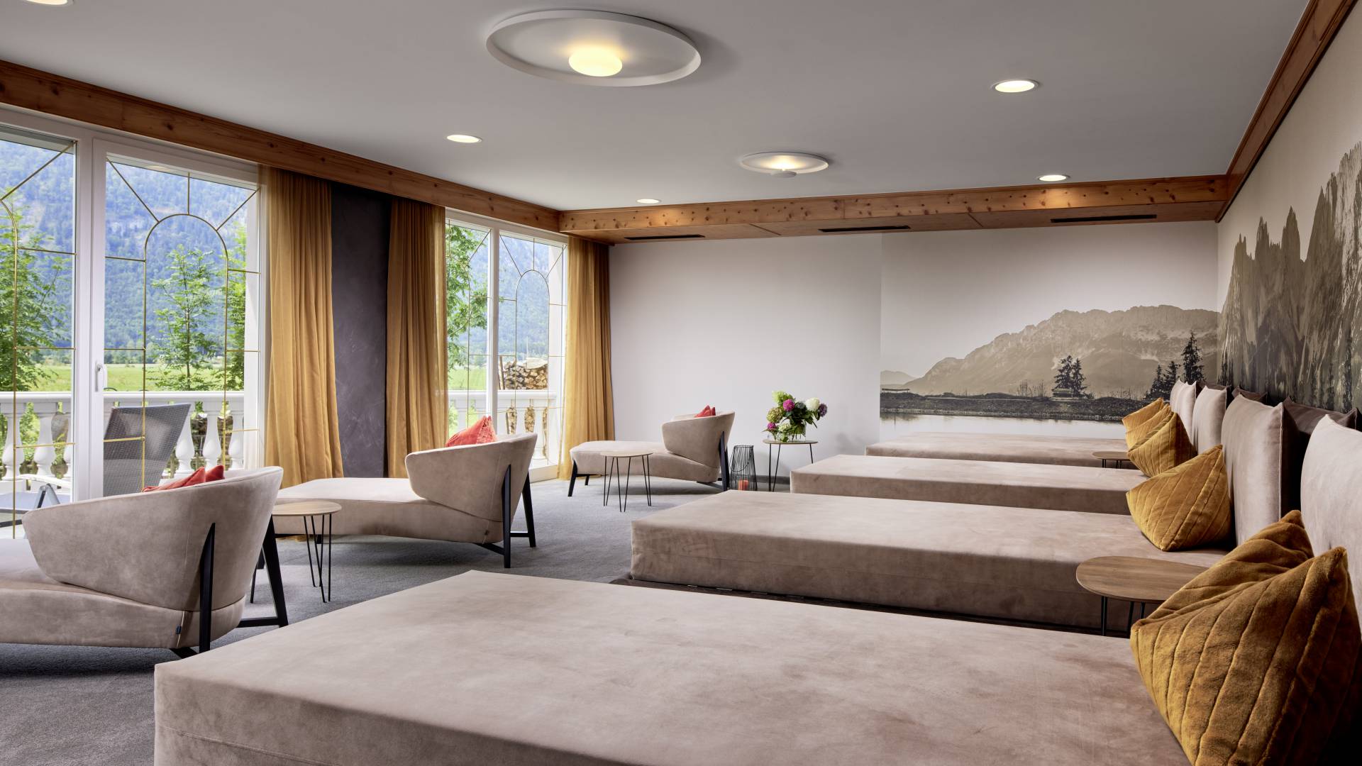 Ruheliegen im Wellnessbereich des Posthotel Erlerwirt