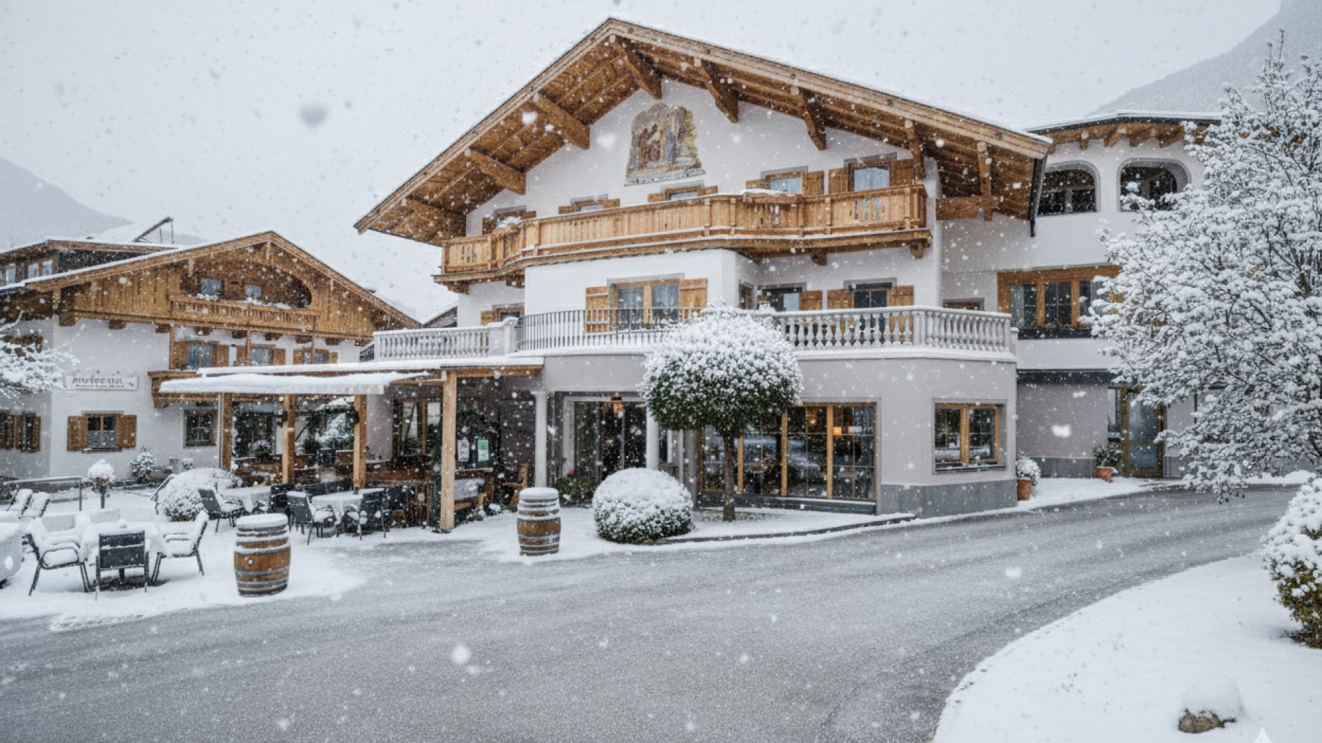 Außenansicht Posthotel Erlerwirt im Winter